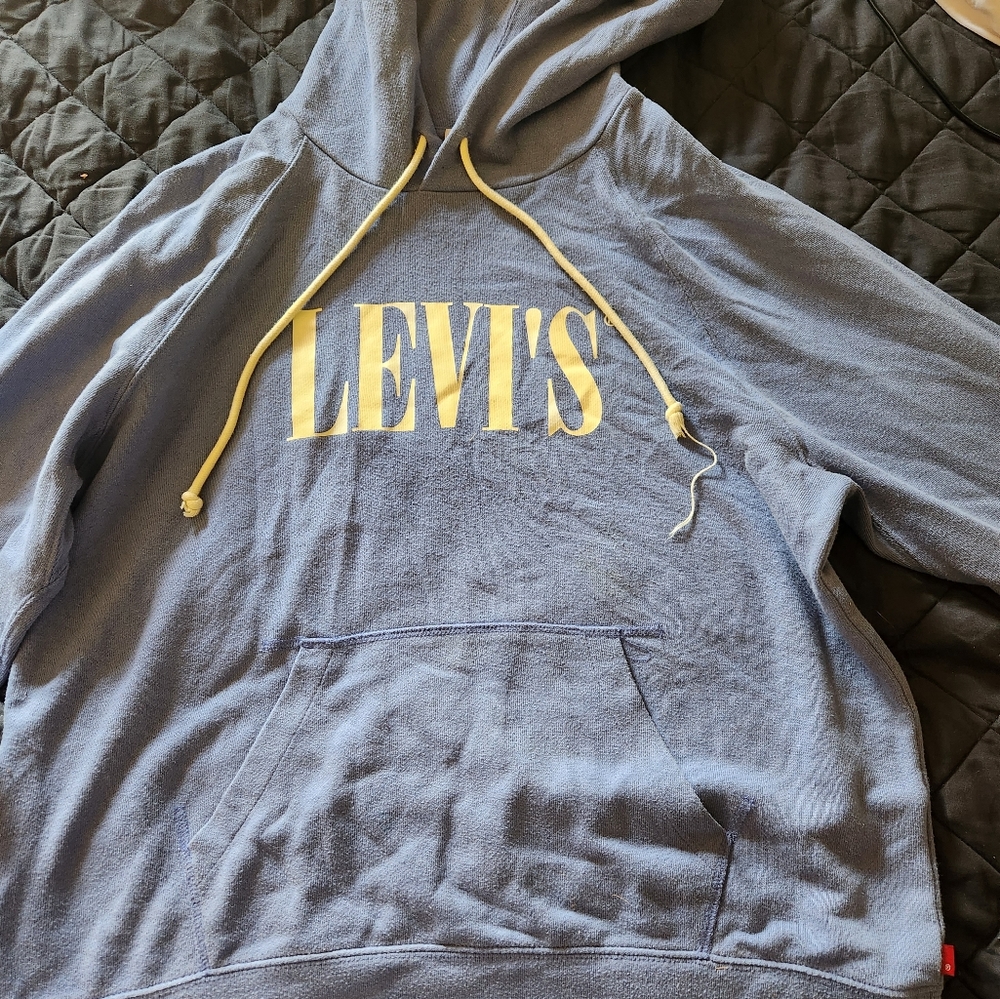 Levi's sweatshirt